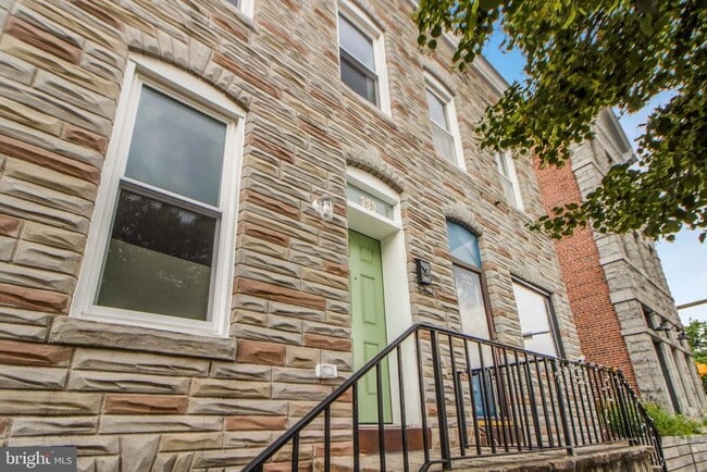 Building Photo - 333 S Conkling St