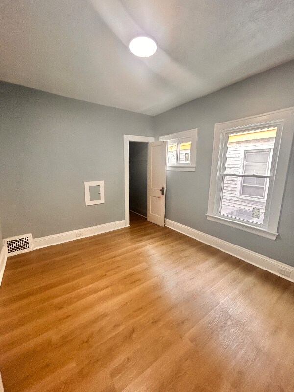 Photo - 3463 E 118th St Unidad Down