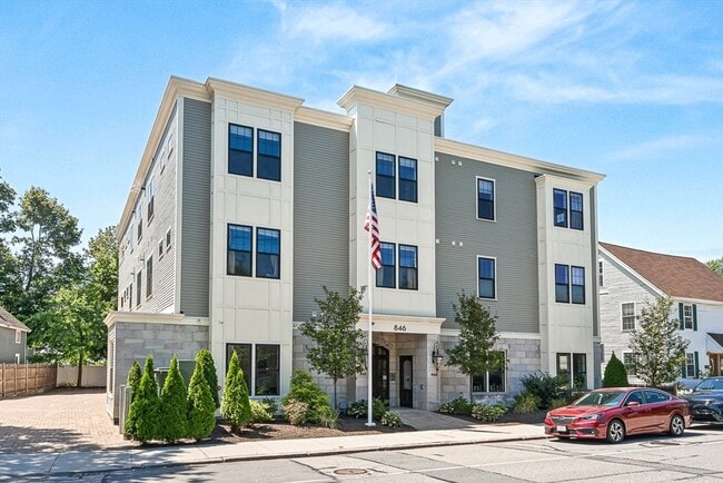 Building Photo - 846 Main St Unit 4