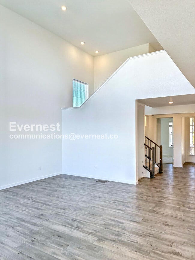 Photo - 740 Columbia St