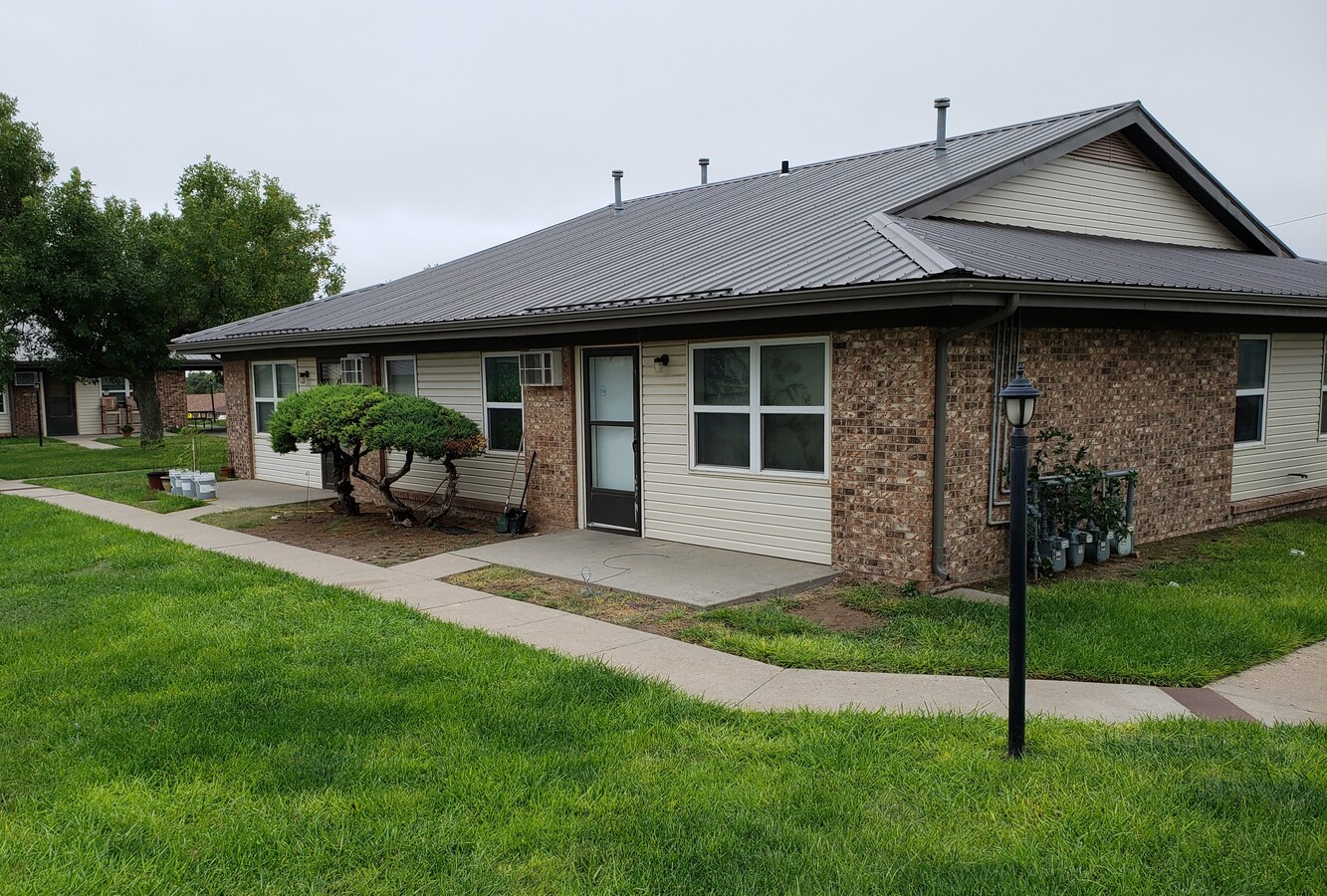 Hillcrest Manor - Hillcrest Manor Apartments