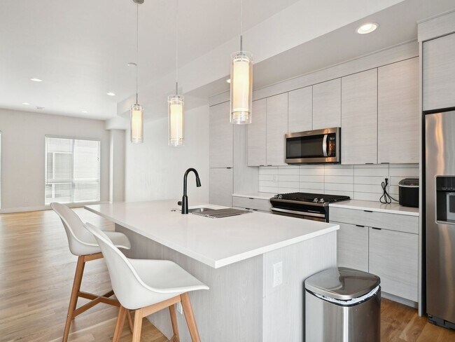 Photo - 3039 W 19th Ave