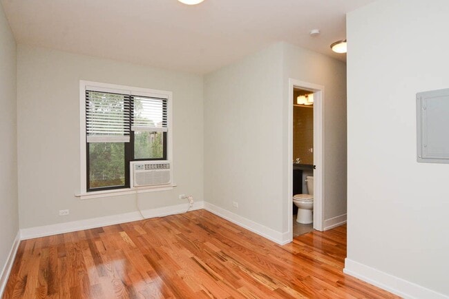 Building Photo - 828 W George St Unit J03P