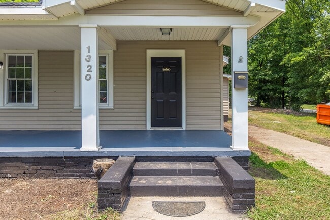 Photo - Four Bedroom 2 bath House with office on W Friendly Ave in Greensboro-near UNCG