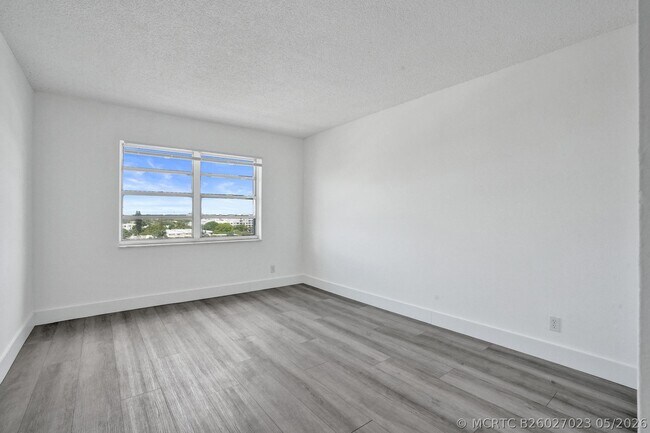 Photo - 900 NE 18th Ave Unit 1004