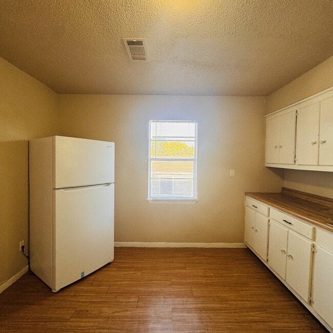Photo - 4024 Howard St Unit B