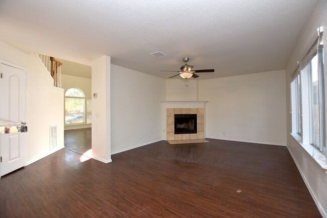 Photo - 4BR Cat Hollow Rental | Fenced Yard | Round Rock ISD