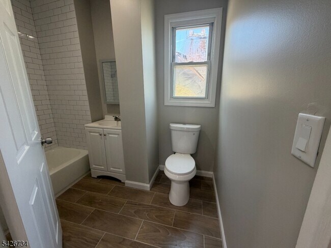 Photo - 37 Mapes Ave