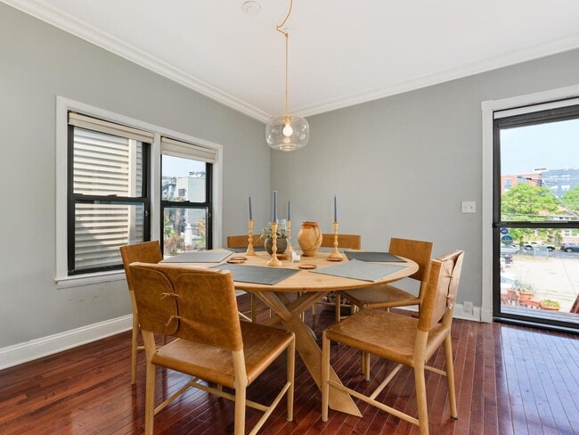 Comida - 2459 N Albany Ave Unidad 2