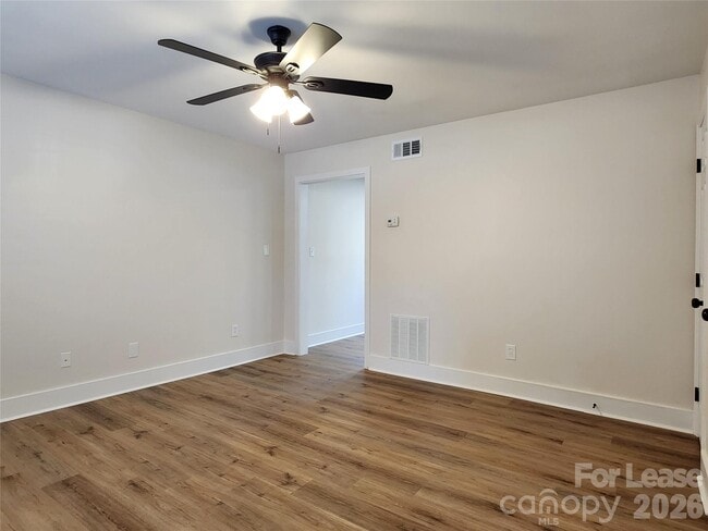 Photo - 315 Hamilton Dr NE