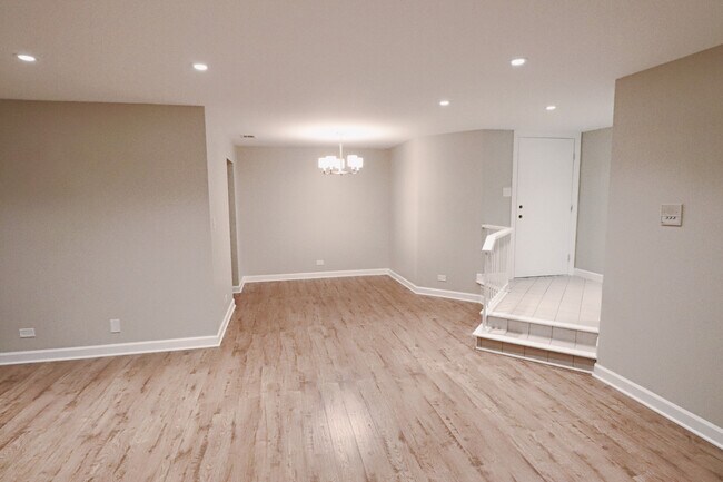 Living space/dinning area 1 - 826 Thornton Ct Unit 1b