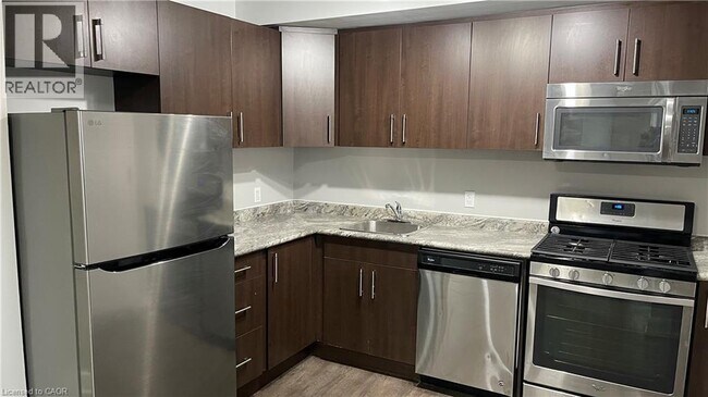 Photo - 4 1/2 Ottawa St N Unit 13