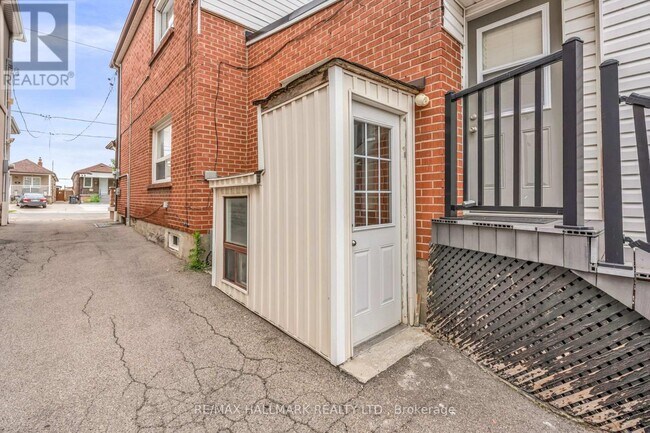 Photo - 65 Kirknewton Rd