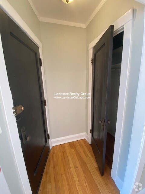 Building Photo - 6518 N Glenwood Ave Unit 3N Rental