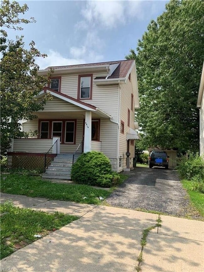 Building Photo - 2 bed 1 bath single family in Garfield Rental