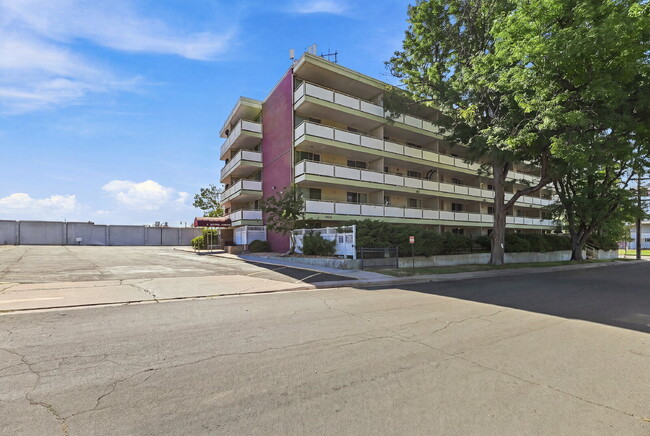 Building Photo - $1,670.95 with $300 Off the first month's rent - 2 Beds, 1.5 Bath, Condo in Denver with Balcony! Unit #312