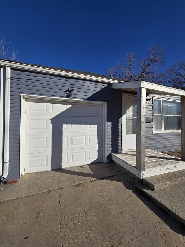 Photo - 1642 N Erie St