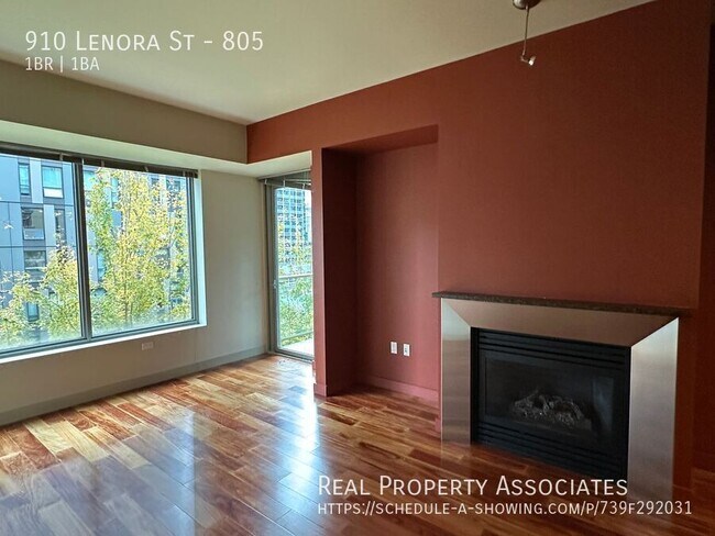 Photo - 910 Lenora St