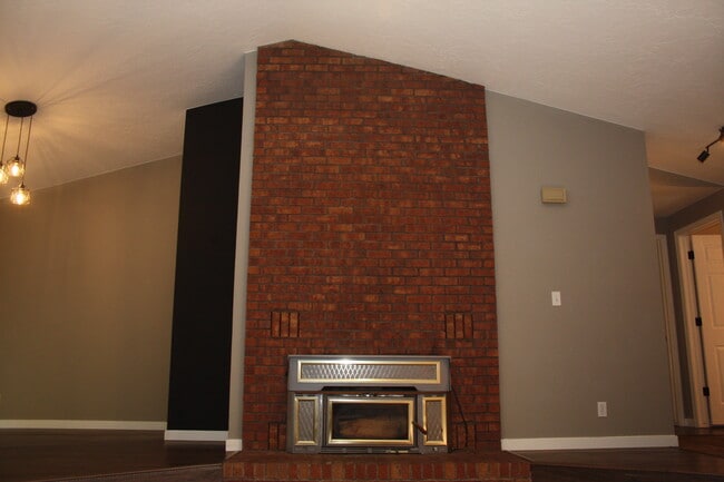 living room - 3993 S Law Ave