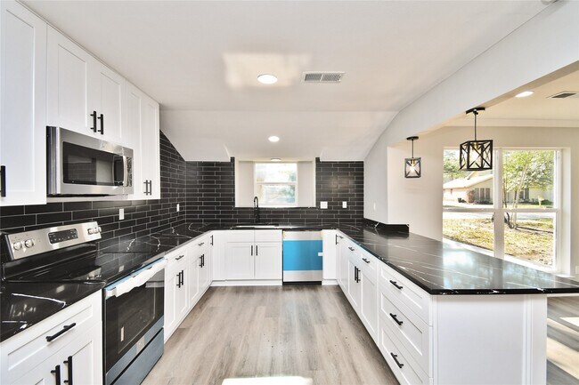 Photo - 2035 Round Spring Dr