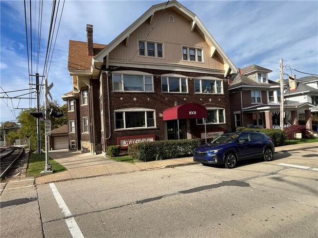 Photo - 1601 Hillsdale Ave