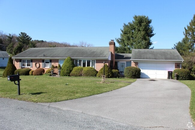 Building Photo - 9083 Meadowbrook Cir Rental