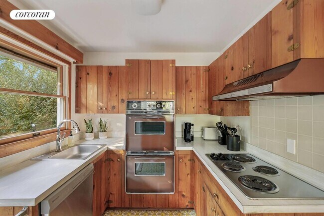 Photo - 83 3 Mile Harbor Dr