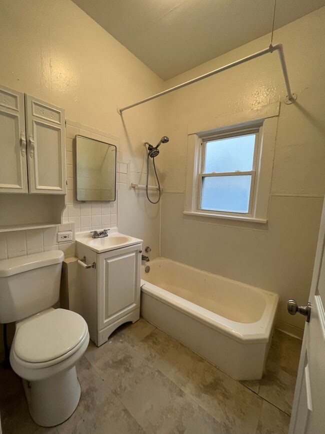 Photo - Cute 2 Bedroom Cottage!