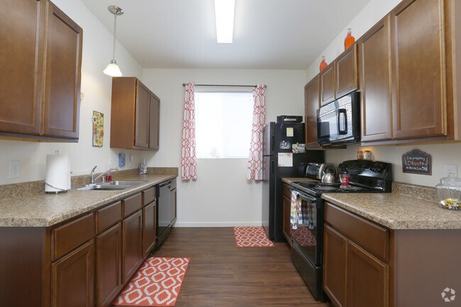 2BR, 1BA - 825 SF