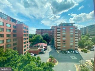 Building Photo - 1021 Arlington Blvd Unit 904