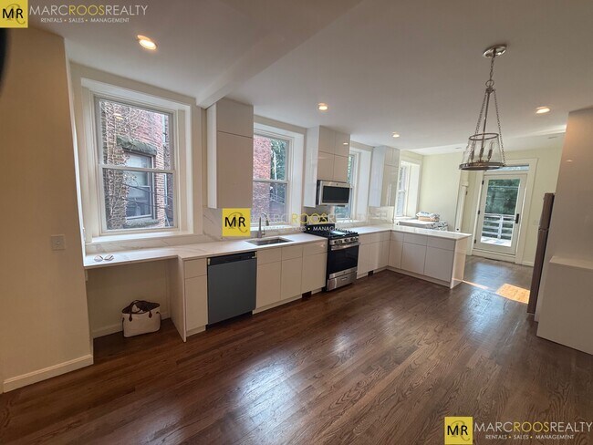 Photo - 1726 Beacon St