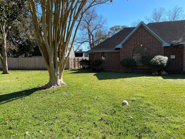 Photo - 301 Jansen Dr