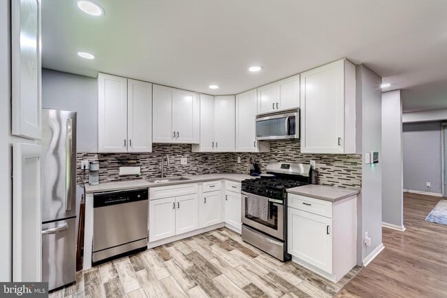 Building Photo - 6012 Westchester Park Dr Unit 101