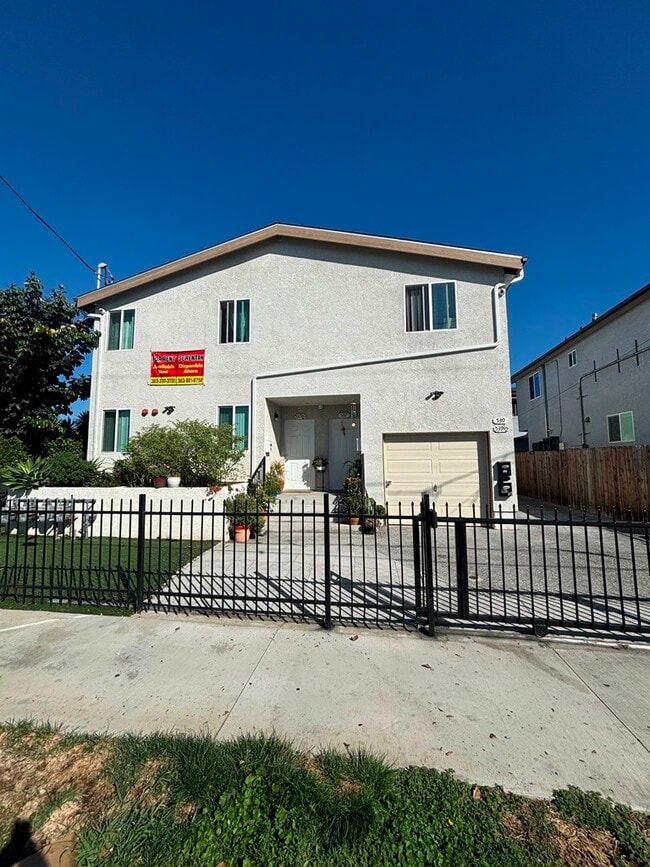 Building Photo - 539 W 93rd St