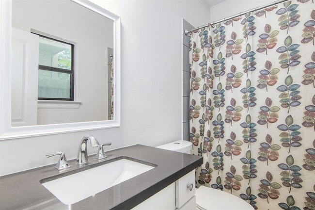 Photo - 1508 Johnson St