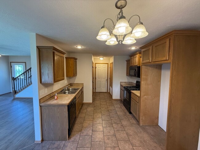 Photo - 3343 S Hillcrest Ave