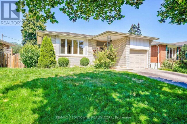 Photo - 4395 Longmoor Dr