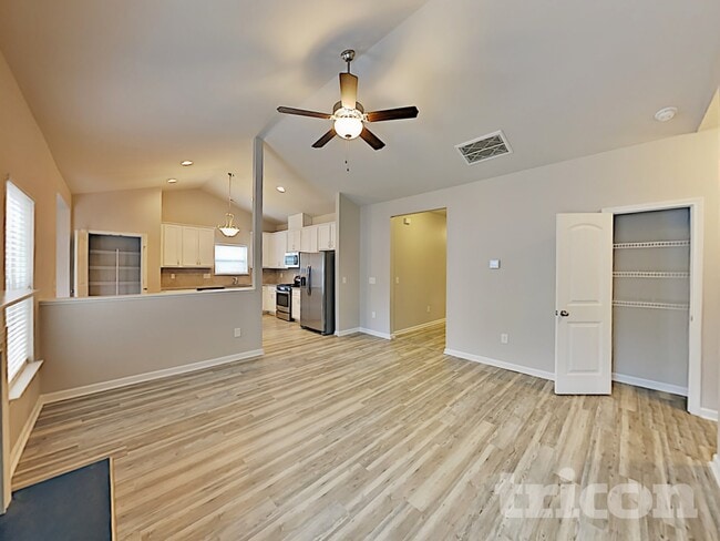 Photo - 156 Lakemont Dr