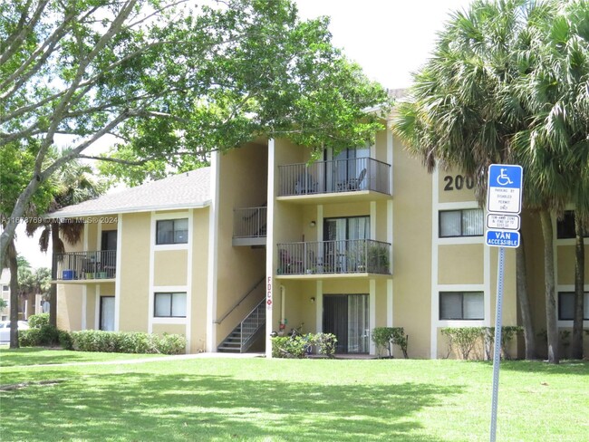 Photo - 200 Palm Cir W Condo Unit 304