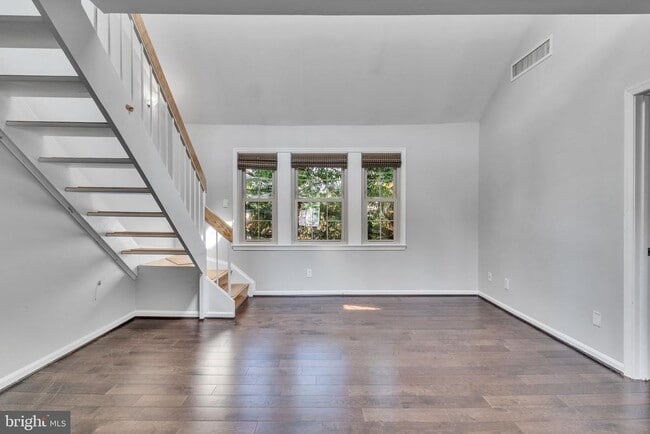 Photo - 525 Bashford Ln Unidad 5