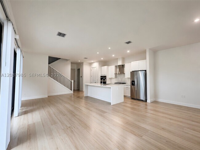 Photo - 8185 NW 42nd St