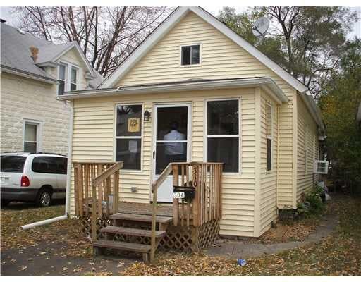 Building Photo - 310 E 9th St