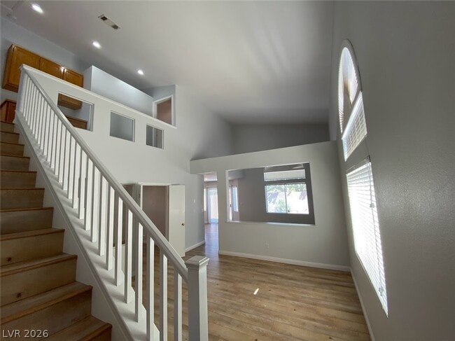 Photo - 808 Midpride St