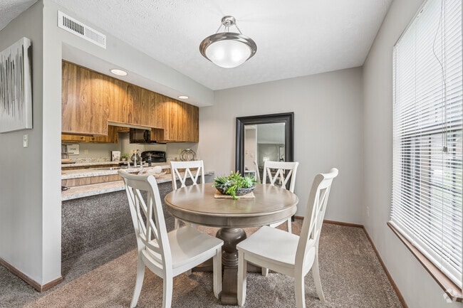 Model 2BR, 1.5BA - 975SF - Dining Room