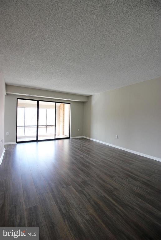 Building Photo - 10208 Bushman Dr Unit 421