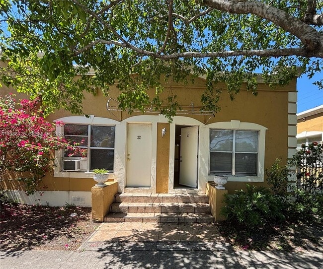 Building Photo - 1715 Lincoln St Unit 21