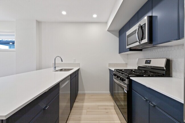 Photo - 11440-11487 87 St NW Unit 1