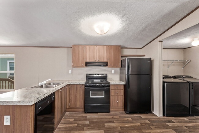 Building Photo - 2 bedroom - 4th st Unit Lot 25