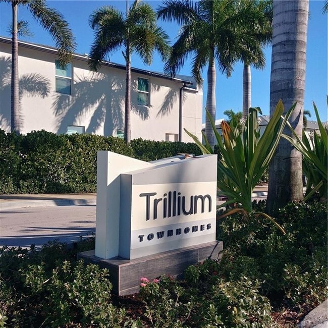 Building Photo - 3919 SE Mentmore Ln