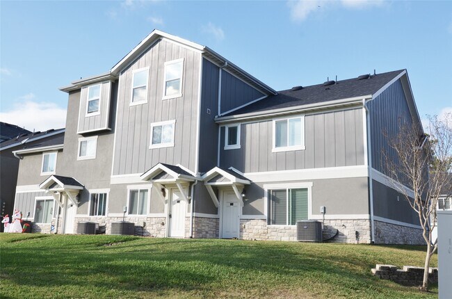 Building Photo - 10535 Mills Rd Unit 1A Rental